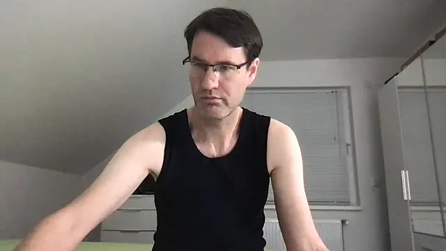 Snapshot of zxzx_cam1 chatting on 5, 10, 2025 zxzx cam1 online show from 5, 10, 2025