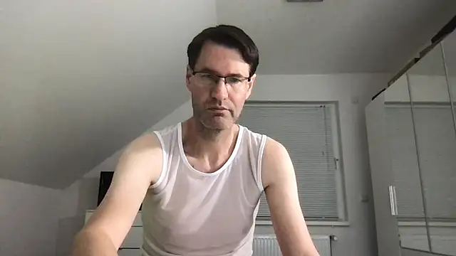 Snapshot of zxzx_cam1 chatting on 19, 10, 2025 zxzx cam1 online show from 19, 10, 2025