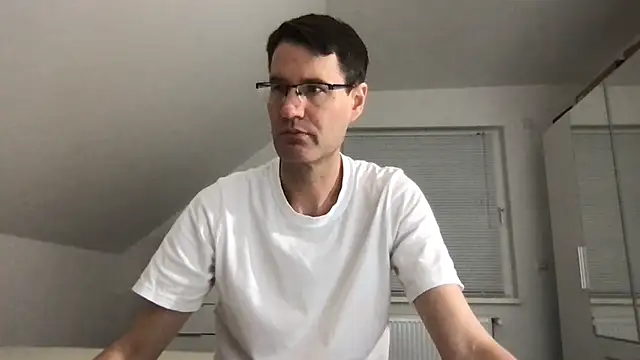 Snapshot of zxzx_cam1 chatting on 14, 11, 2025 zxzx cam1 online show from 14, 11, 2025