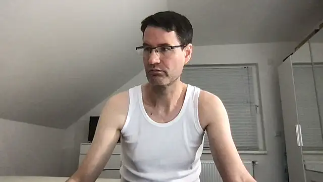 Snapshot of zxzx_cam1 chatting on 23, 11, 2025 zxzx cam1 online show from 23, 11, 2025