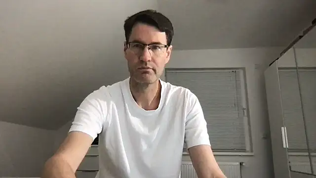 Snapshot of zxzx_cam1 chatting on 29, 11, 2025 zxzx cam1 online show from 29, 11, 2025