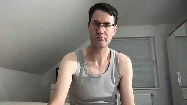 Snapshot of zxzx_cam1 chatting on 2, 12, 2025 zxzx cam1 online show from 2, 12, 2025