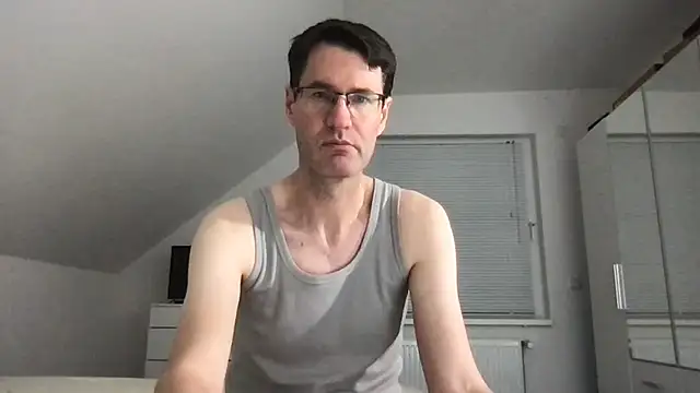 Snapshot of zxzx_cam1 chatting on 5, 12, 2025 zxzx cam1 online show from 5, 12, 2025