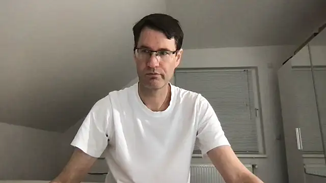 Snapshot of zxzx_cam1 chatting on 15, 12, 2025 zxzx cam1 online show from 15, 12, 2025