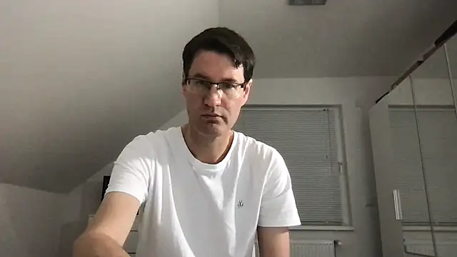 Snapshot of zxzx_cam1 chatting on 21, 12, 2025 zxzx cam1 online show from 21, 12, 2025