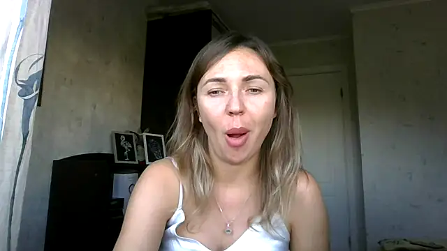 Snapshot of AngelinaLove28 chatting on 26, 9, 2025 AngelinaLove28 online show from 26, 9, 2025