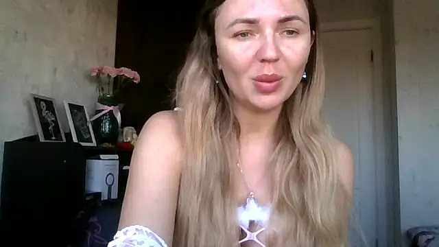 Snapshot of AngelinaLove28 chatting on 2, 11, 2025 AngelinaLove28 online show from 2, 11, 2025