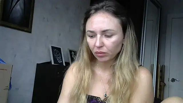 Snapshot of AngelinaLove28 chatting on 23, 11, 2025 AngelinaLove28 online show from 23, 11, 2025