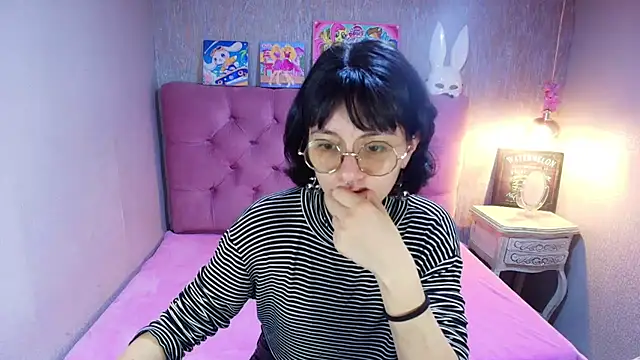Snapshot of charlottemoonxz chatting on 21, 4, 2026 charlottemoonxz online show from 21, 4, 2026