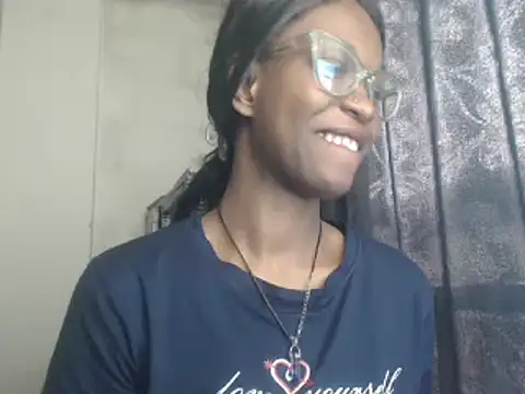 Snapshot of CarolinneMoor chatting on 3, 1, 2025 CarolinneMoor online show from 3, 1, 2025