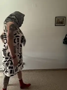 Snapshot of Kamaleonix chatting on 9, 10, 2025 Kamaleonix online show from 9, 10, 2025