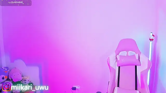 Snapshot of Ahri_Elderwood chatting on 4, 10, 2025 Ahri Elderwood online show from 4, 10, 2025