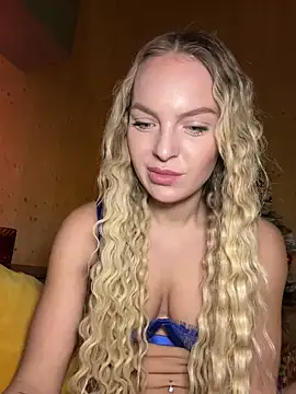 Snapshot of ChiaraVixen chatting on 7, 12, 2024 ChiaraVixen online show from 7, 12, 2024