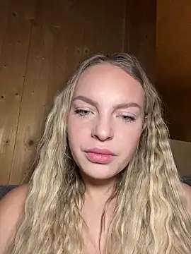 Snapshot of ChiaraVixen chatting on 9, 12, 2024 ChiaraVixen online show from 9, 12, 2024