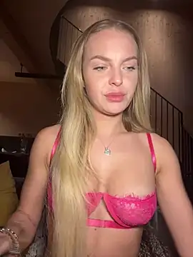 Snapshot of ChiaraVixen chatting on 28, 1, 2025 ChiaraVixen online show from 28, 1, 2025