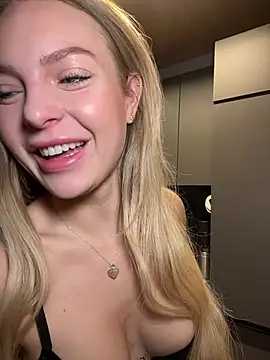 Snapshot of ChiaraVixen chatting on 4, 2, 2025 ChiaraVixen online show from 4, 2, 2025