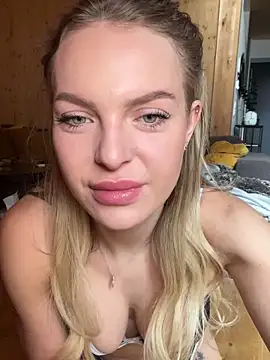 Snapshot of ChiaraVixen chatting on 9, 2, 2025 ChiaraVixen online show from 9, 2, 2025