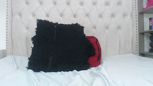 Snapshot of Abril_Squirt chatting on 4, 3, 2026 Abril Squirt online show from 4, 3, 2026