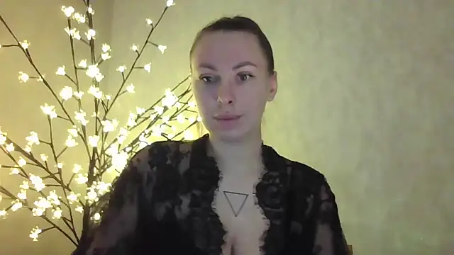  Leslyy Solo 1 online show from 2, 2, 2025