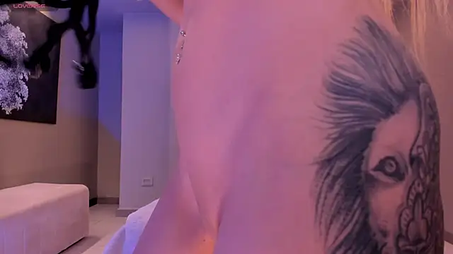 HannaConnor  online show from 10, 2, 2025