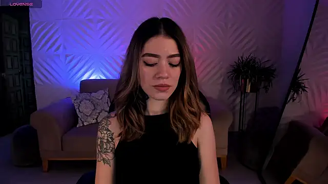 ViolettHansson online show from 4, 1, 2025