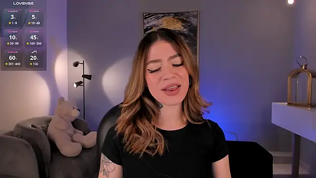 ViolettHansson online show from 28, 1, 2025