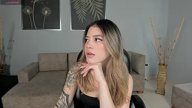 ViolettHansson online show from 21, 10, 2025