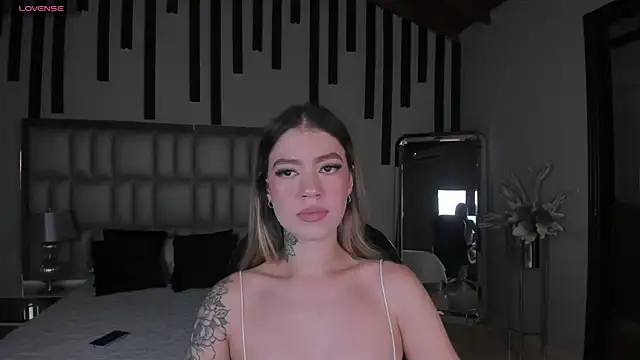 ViolettHansson online show from 5, 11, 2025