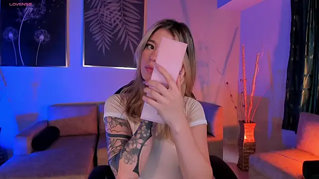 ViolettHansson online show from 17, 12, 2025