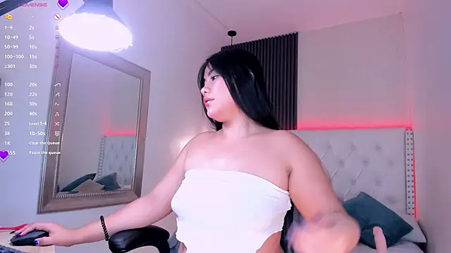 Snapshot of aliscollins_ chatting on 9, 5, 2026 aliscollins online show from 9, 5, 2026
