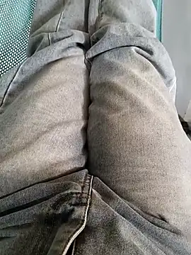 M yiyi online show from 4, 12, 2025