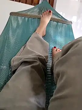 M yiyi online show from 16, 12, 2025