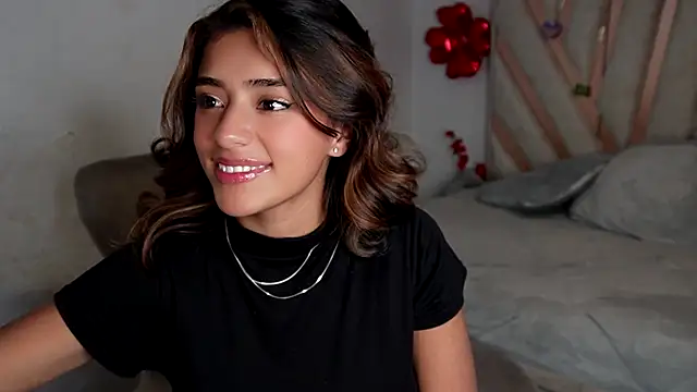 Snapshot of Rebecca_055 chatting on 5, 12, 2025 Rebecca 055 online show from 5, 12, 2025