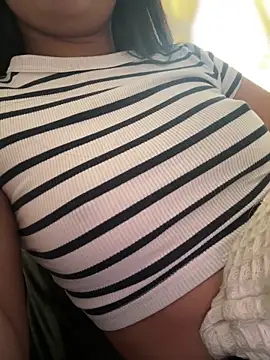 Snapshot of Salome_golvert chatting on 5, 2, 2026 Salome golvert online show from 5, 2, 2026