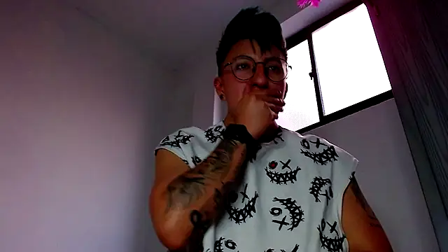 Snapshot of Sexyboy_666 chatting on 28, 10, 2025 Sexyboy 666 online show from 28, 10, 2025