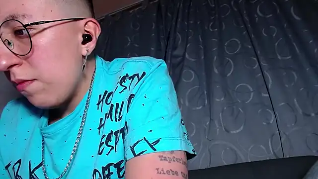 Snapshot of Sexyboy_666 chatting on 26, 11, 2025 Sexyboy 666 online show from 26, 11, 2025