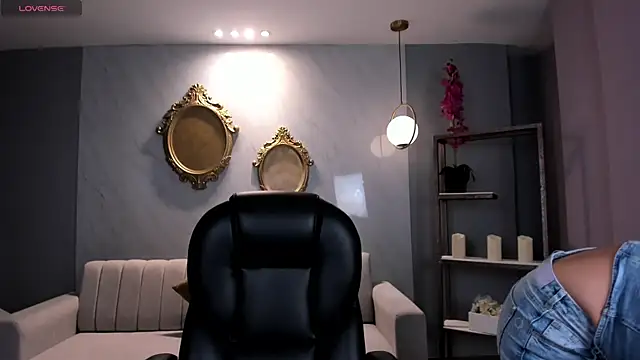 Snapshot of AnaisNin chatting on 23, 12, 2024 AnaisNin online show from 23, 12, 2024