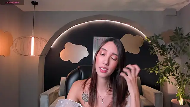 Snapshot of AnaisNin chatting on 2, 1, 2025 AnaisNin online show from 2, 1, 2025
