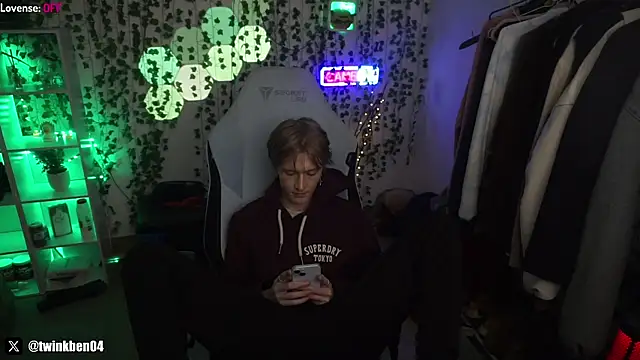 Snapshot of twinkben chatting on 1, 3, 2025 twinkben online show from 1, 3, 2025