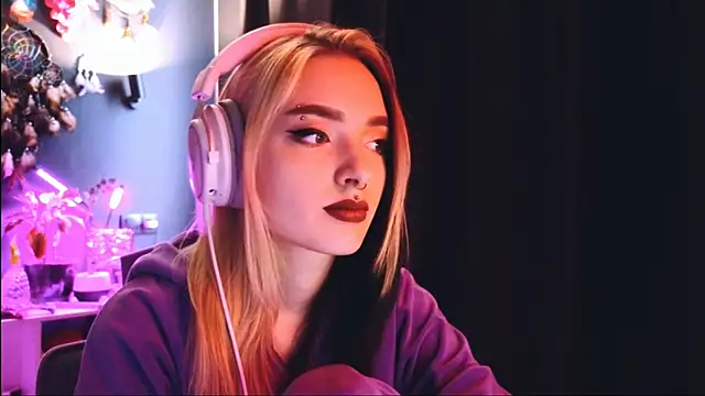 Snapshot of Avi_Nile chatting on 7, 12, 2024 Avi Nile online show from 7, 12, 2024