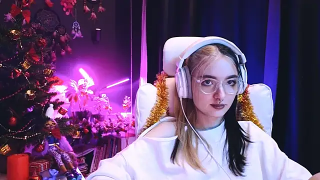 Snapshot of Avi_Nile chatting on 11, 12, 2024 Avi Nile online show from 11, 12, 2024