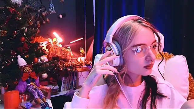 Snapshot of Avi_Nile chatting on 15, 12, 2024 Avi Nile online show from 15, 12, 2024