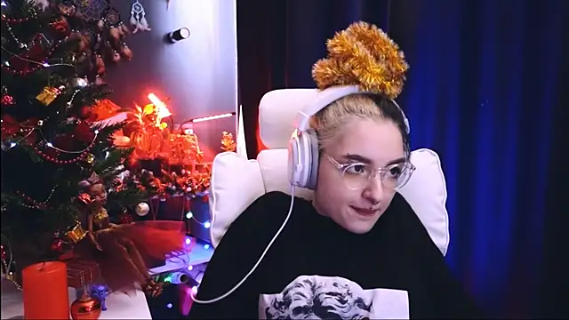 Snapshot of Avi_Nile chatting on 22, 12, 2024 Avi Nile online show from 22, 12, 2024