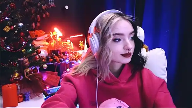 Snapshot of Avi_Nile chatting on 25, 12, 2024 Avi Nile online show from 25, 12, 2024