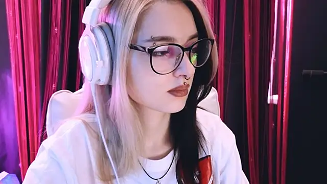 Snapshot of Avi_Nile chatting on 26, 2, 2025 Avi Nile online show from 26, 2, 2025