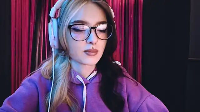 Snapshot of Avi_Nile chatting on 4, 3, 2025 Avi Nile online show from 4, 3, 2025