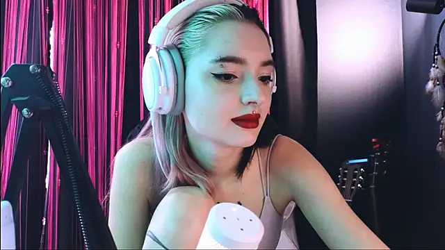 Snapshot of Avi_Nile chatting on 22, 9, 2025 Avi Nile online show from 22, 9, 2025