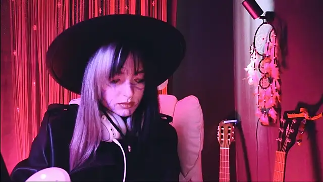 Snapshot of Avi_Nile chatting on 1, 11, 2025 Avi Nile online show from 1, 11, 2025