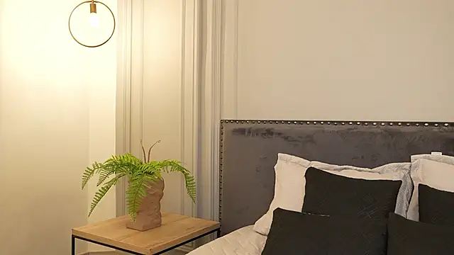 IrisBaker online show from 27, 11, 2025