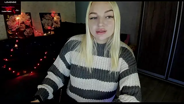 Snapshot of Stella__Cox chatting on 23, 10, 2025 Stella Cox online show from 23, 10, 2025